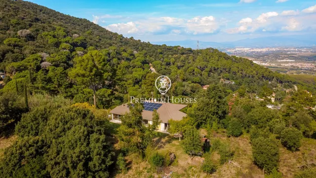 Exclusiva casa en Vallromanes. Naturaleza, privacidad y vistas panorámicas. — 39