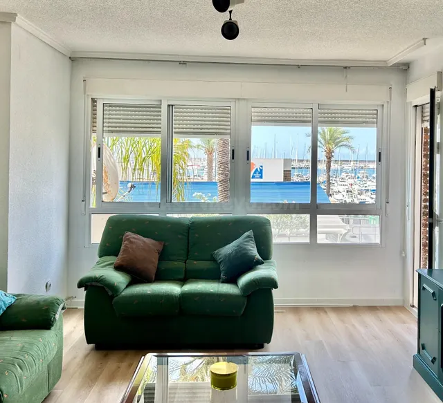 Amplio apartamento con vistas al Paseo, Frente al Club Náutico de Torrevieja — 4