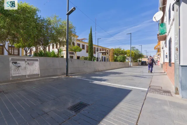 Piso en el centro de Armilla con patio privado de 66m — 31