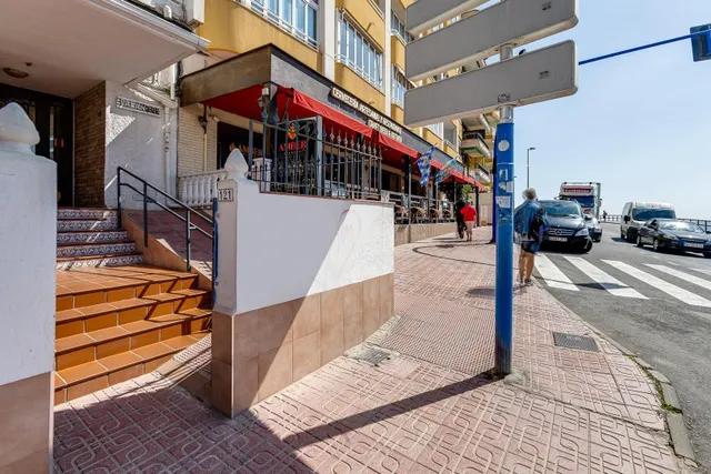 Apartamento de dos dormitorios, en primera línea, con fantásticas vistas al mar — 30