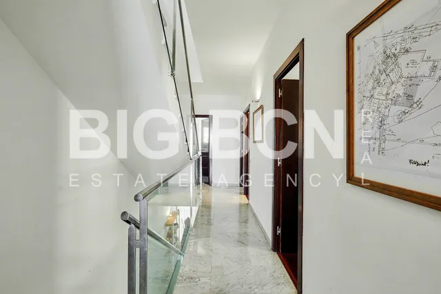 Exclusiva casa con vistas panorámicas — 35