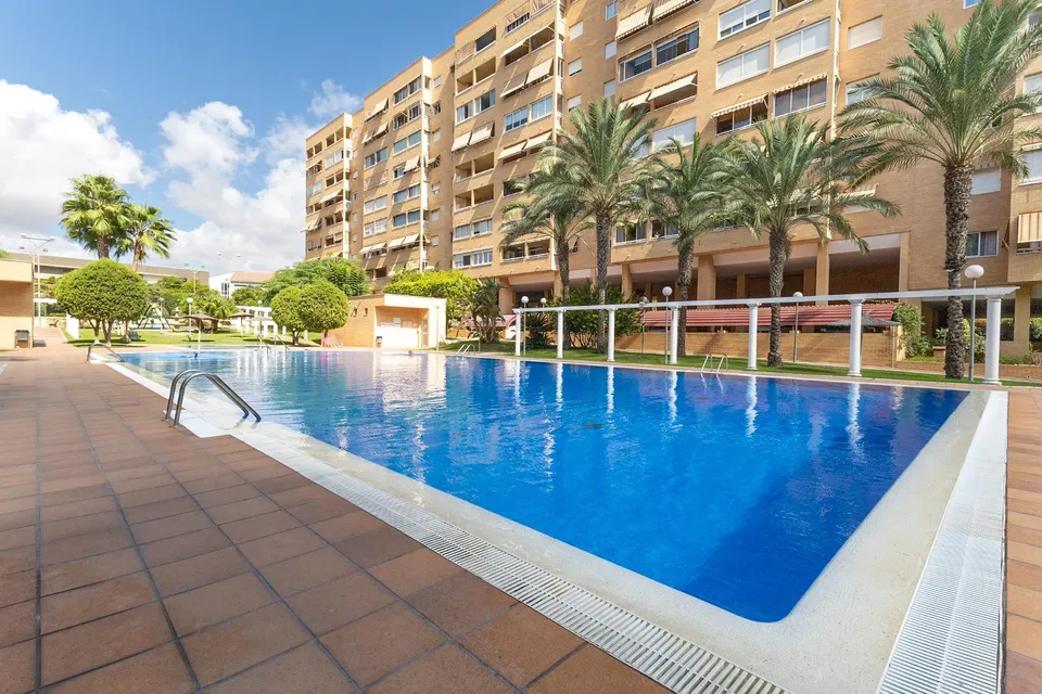 Vivienda amplia en Residencial Isla Tabarca