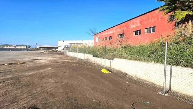 Se vende suelo industrial con nave — 11