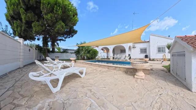 CASA CON LICENCIA TURÍSTICA A SOLO 300 METROS DEL MAR EN PLE - foto 2