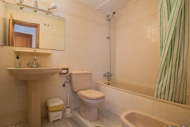 Amplio y céntrico ático con terraza y vistas al mar en Fuengirola — 21