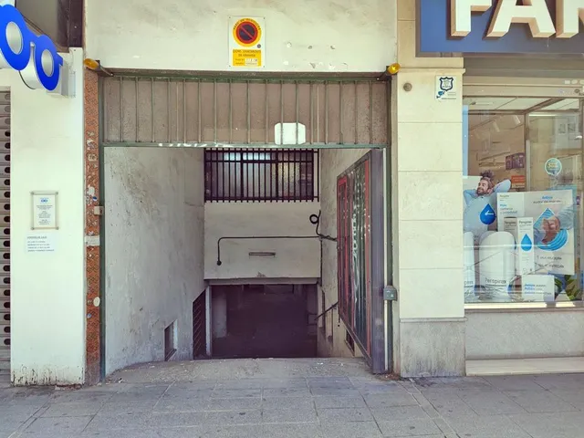 Plaza de aparcamiento en venta en Camino de Ronda — 10