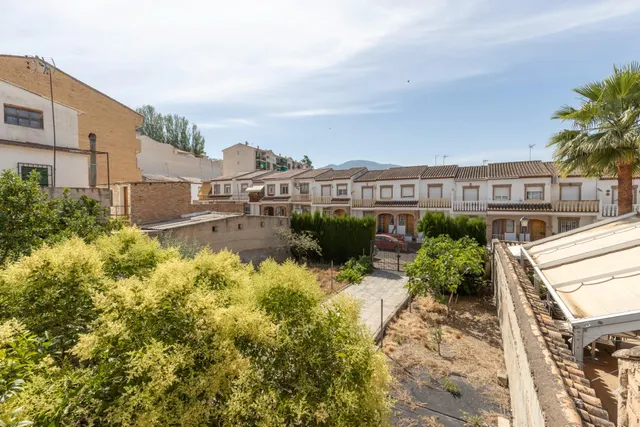 EXCEPCIONAL OPORTUNIDAD EN PLENO CENTRO DE HUÉTOR VEGA — 11