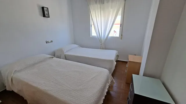 Apartamento ubicado en primera línea playa Daimús, destaca por su privilegiada orientación noroeste que regala vistas despejadas al mar — 7