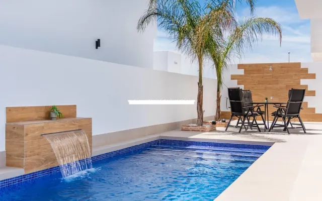 CHALET DE DISEÑO CON PISCINA PROPIA — 2