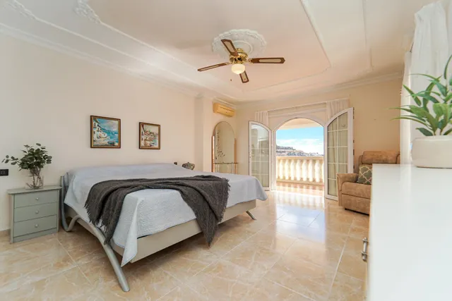 Elegante villa de 4 dormitorios en Arguineguín | Vistas panorámicas al mar, gran parcela y un potencial excepcional! — 15