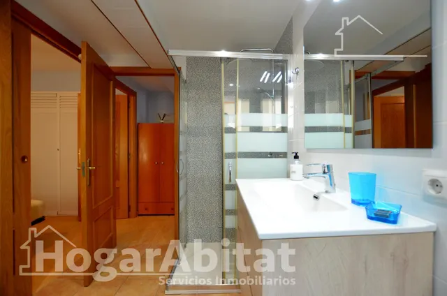REFORMADO Y LUMINOSO CON BALCÓN Y ASCENSOR CERCA DE LA PLAYA — 26