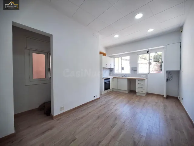 Duplex invertido recién reformado en el centro