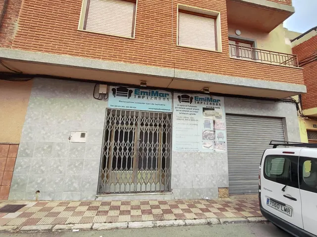 LOCAL COMERCIAL ACONDICIONADO, CON ACCESO PARA VEHÍCULOS