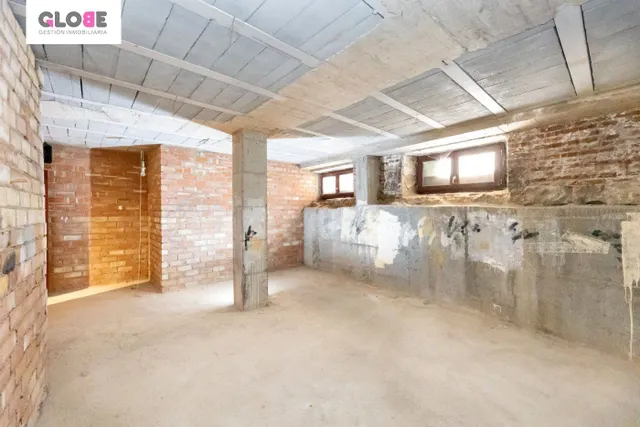 LOCAL EN VENTA JUNTO PLAZA ISABEL LA CATÓLICA — 12