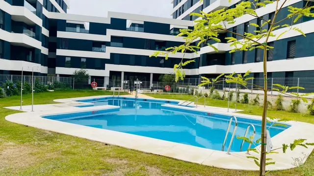 PISO DE TRES DORMITORIOS / DOS GARAJES / TERRAZA / PISCINA / - foto 3