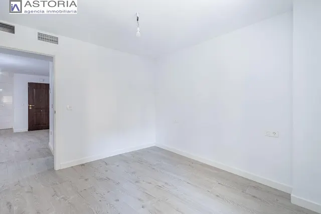 Piso reformado en Avenida Barcelona — 10