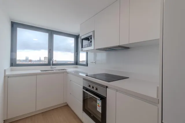 Piso de 2 dormitorios con vistas a la ciudad — 9
