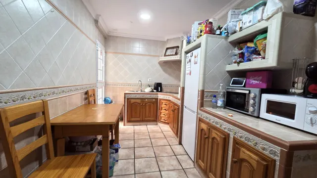 Casa adosada con amplios espacios interiores y exteriores, próxima a María Guerrero — 3