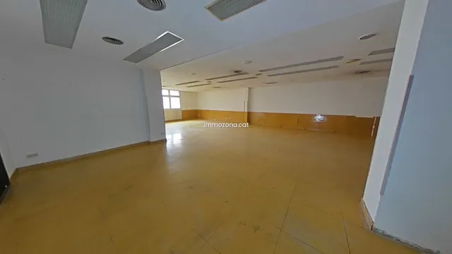 2 LOCALES DE 821 M2. EN TOTAL, FIGUERES — 31