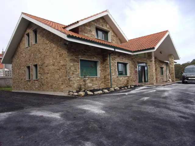 CASA REFORMADA USO HOTELERO EN SANTA COMBA