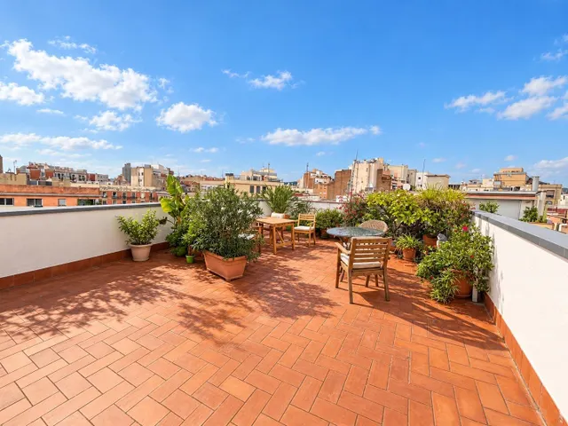 Descubre tu próximo hogar en Barcelona en calle Riera Alta — 13