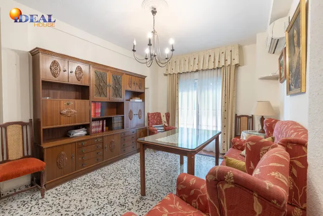 Piso de 3 dormitorios en calle milán, zaidín | muy luminoso y con gran potencial — 7