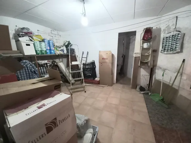 CHALET ADOSADO A REFORMAR, ESQUINERO CON SALIDA A DOS CALLES — 47