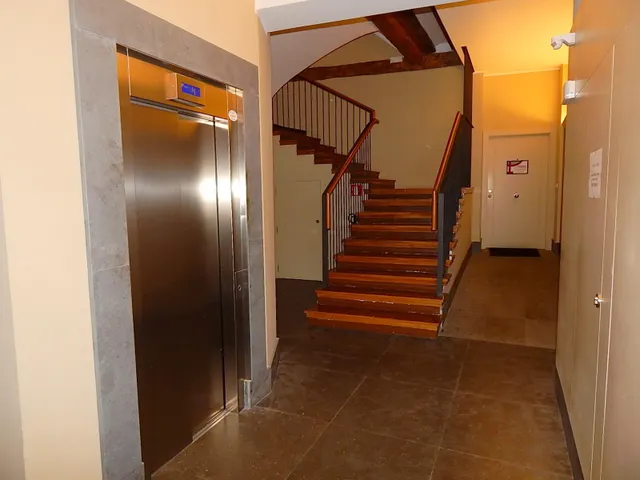 ETXEA vende piso en la Plaza de Castillo, 3 dormitorios, 2 baños, ascensor, 2ª altura — 32