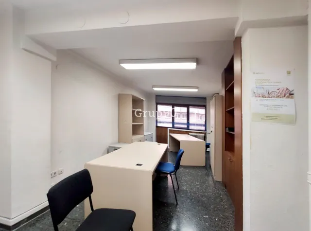 3 LOCALES COMERCIALES EN  ZONA INSTITUT — 24
