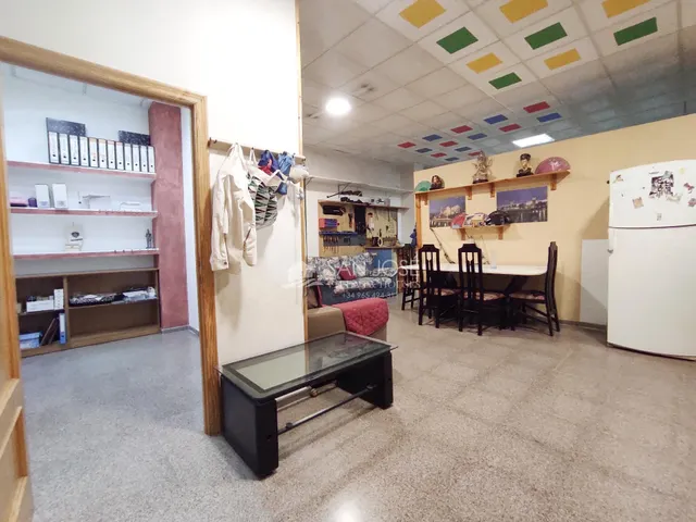 SE ALQUILA LOCAL COMERCIAL MULTIFUNCIONAL CON COCINA, ASEO y HABITACIÓN. — 11
