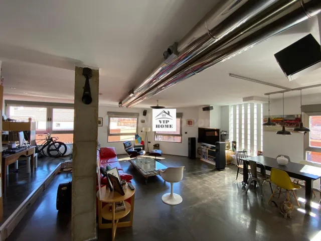 VENDE INCREÍBLE PISO CON GRANDES CALIDADES Y LUMINOSO EN LA 