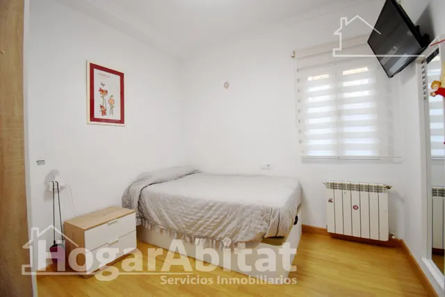 Extraordinaria amplitud en este luminoso primer piso con terrazas y trastero — 16