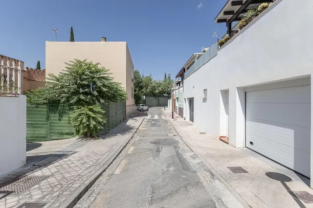 SOLAR EN LANCHA DEL GENIL — 2