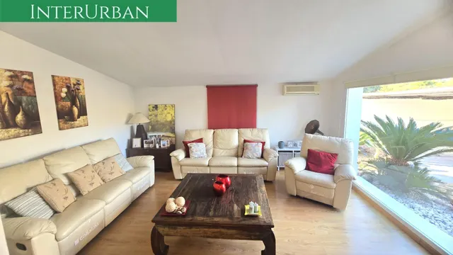 Espectacular chalet independiente con piscina privada y gran parcela en La Pobla de Vallbona — 10