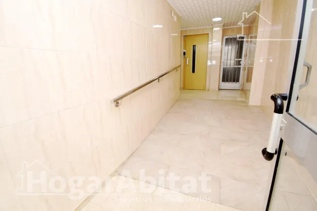 Vistas al mar en primera línea y terraza en este luminoso apartamento exterior en la playa del Mareny Blau — 38