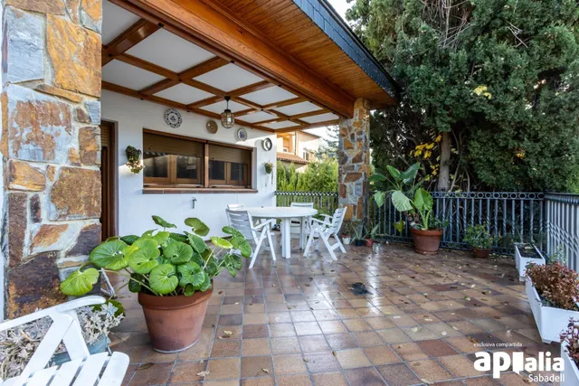 CASA A 4 VENTS A L'AIRESOL D — 18