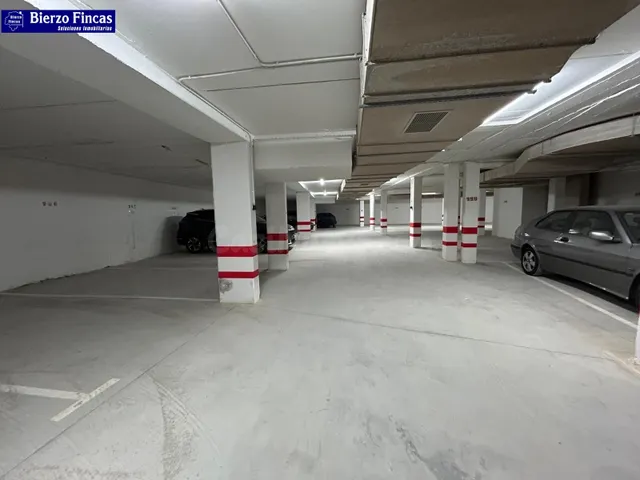 ¡ALQUILER DE PLAZAS DE GARAJE JUNTAS EN EL CENTRO DE LEÓN! ️ - foto 3