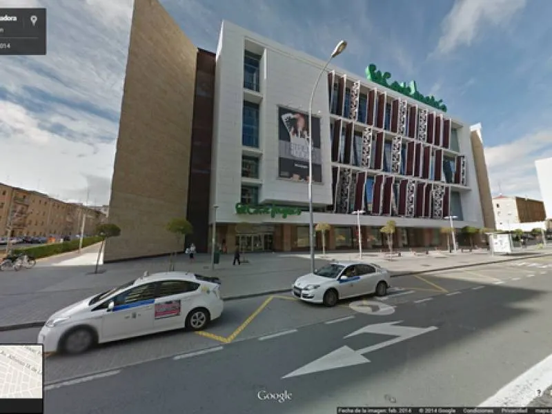Urbis te ofrece un estupendo local en venta en la zona de Salesas, Salamanca.