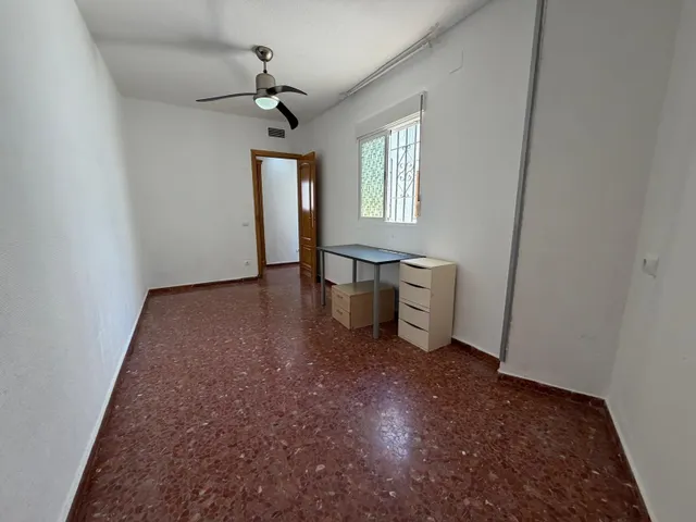 Amplio piso en alquiler en Plaza San Rafael, Córdoba — 18