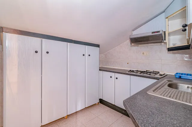 Amplio Chalet en Zaidín, Granada - Oportunidad de Inversión — 6