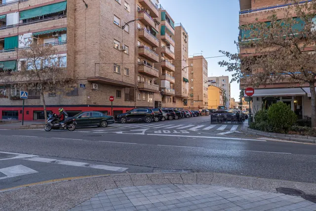 Local comercial de 200 m2 cerca del estadio Los Carmenes, magnifica oportunidad de inversion — 24