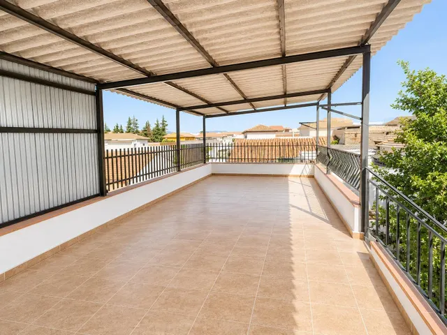 UNA CASA PARA VIVIRLA, NO PARA QUEDARSE SIN ESPACIO EN LACHAR — 19
