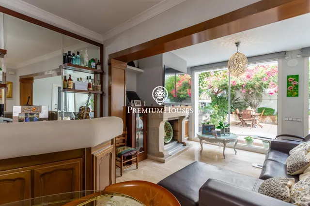 Amplia vivienda con ascensor, patio y terrazas — 6