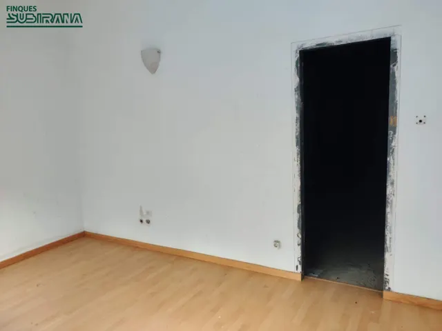 LOCAL COMERCIAL en VENDA a IGUALADA -  Barri del Sant Crist. — 3
