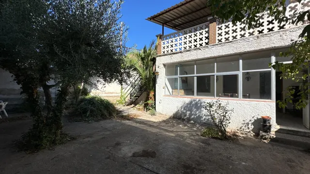 ¡Una casa con jardín, terraza y un sinfín de posibilidades en el corazón de Borja! — 12