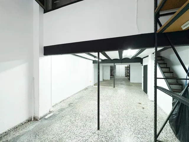 LOCAL COMERCIAL EN CALLE DENIA CON ALTILLO, ALTAS DE LUZ Y D - foto 4