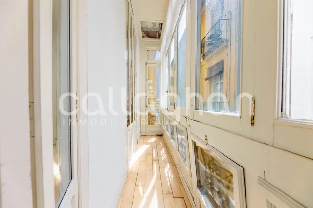 Exclusiva propiedad  frente a la Plaza de la Reina: 178 m2 de puro lujo en Ciutat Vella — 21