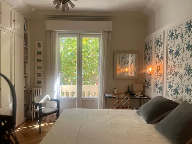 Se alquila piso señorial en la calle Velázquez totalmente exterior  con 8 balcones a la calle — 35
