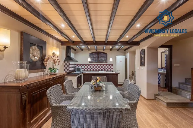 INCREÍBLE CHALET INDEPENDIENTE EN ZONA PRIVILEGIADA — 31