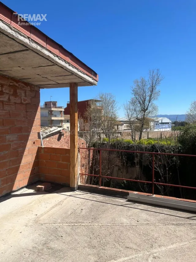 Hazla a tu medida: casa diáfana con patio y terraza en L?Ol - foto 4